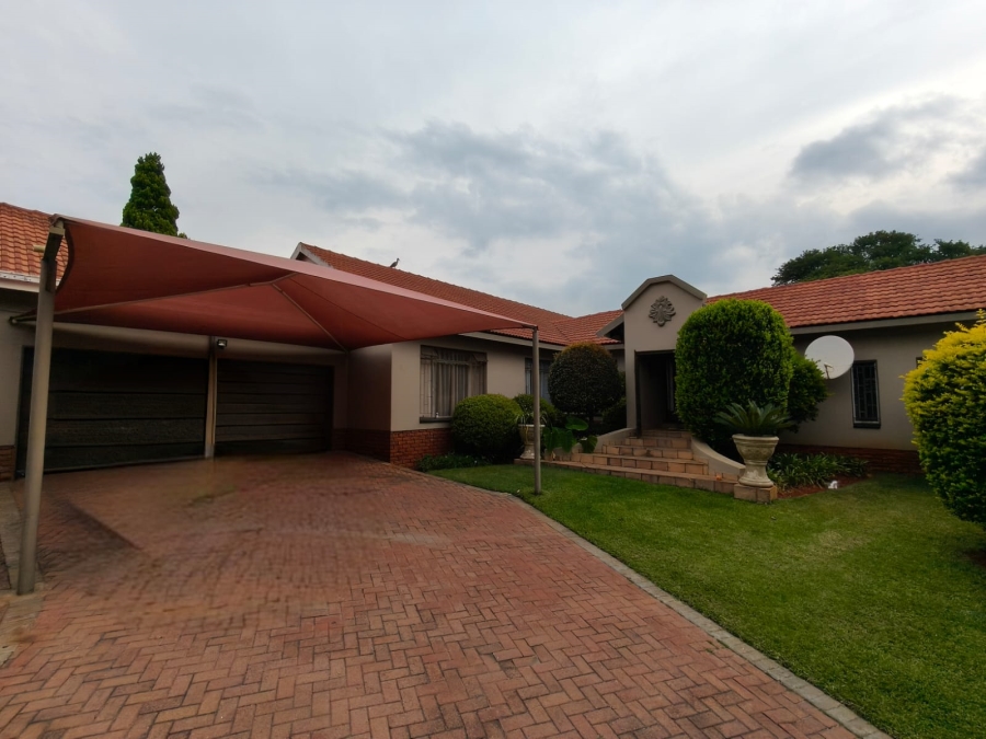 3 Bedroom Property for Sale in Safari Gardens North West